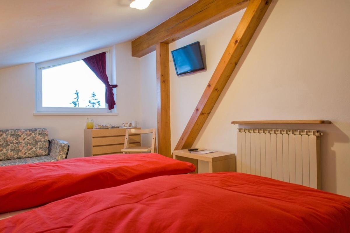 Hotel Regina Delle Dolomiti Panchià Esterno foto