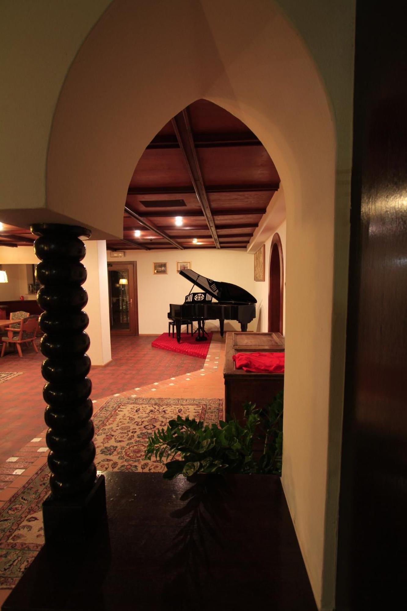 Hotel Regina Delle Dolomiti Panchià Esterno foto