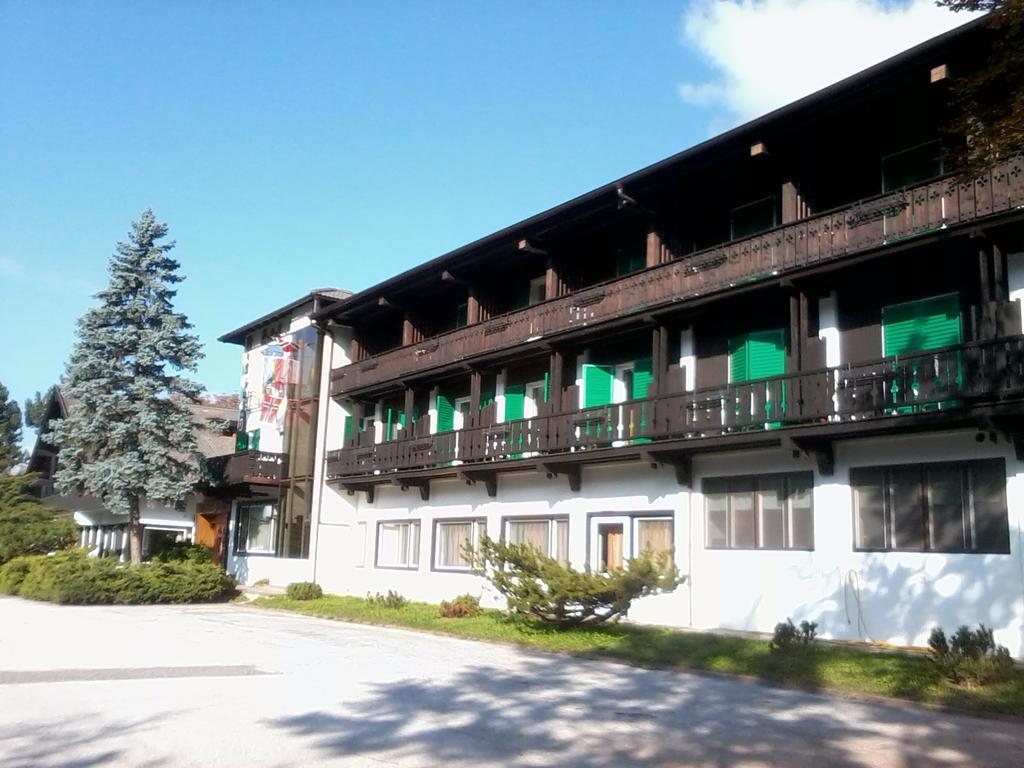 Hotel Regina Delle Dolomiti Panchià Esterno foto