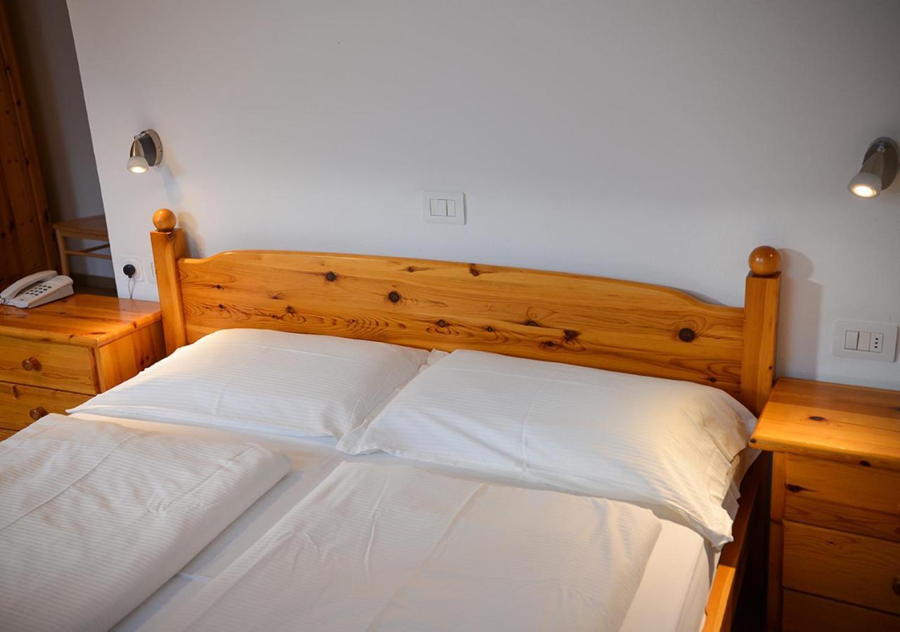 Hotel Regina Delle Dolomiti Panchià Esterno foto